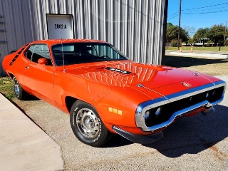 Right front 1971 Plymouth Road Runner